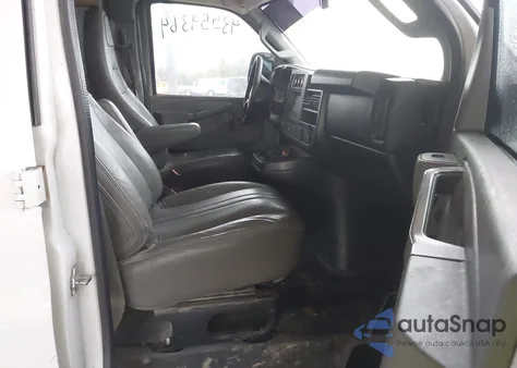 2016 Chevrolet Express 2500 Work Van z USA, uszkodzony, nr VIN 1GCWGAFFXG1165193